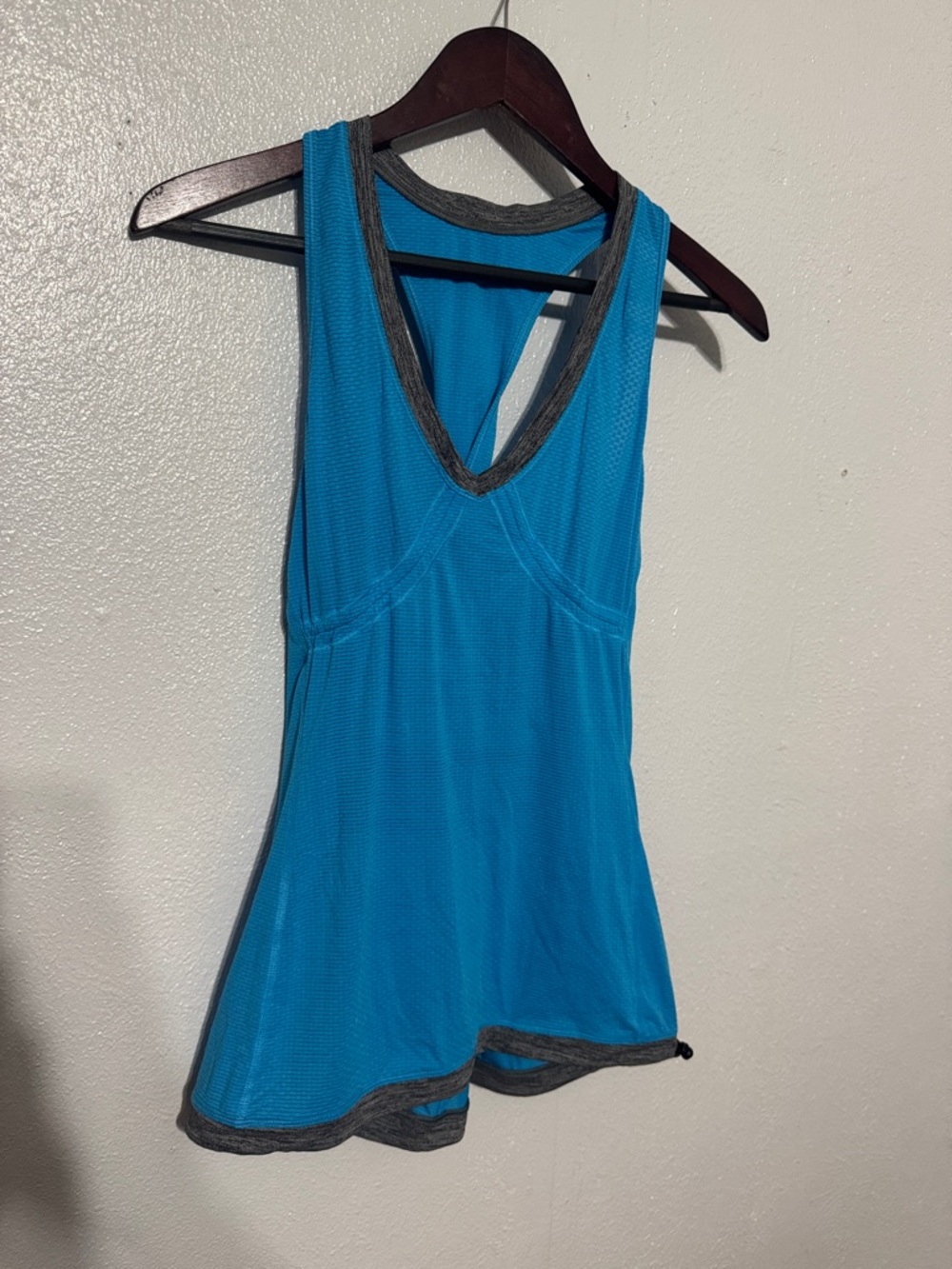 Lululemon Elevate Tank Top Blue Trim Adjustable Drawstring Hem Racerback Gym
